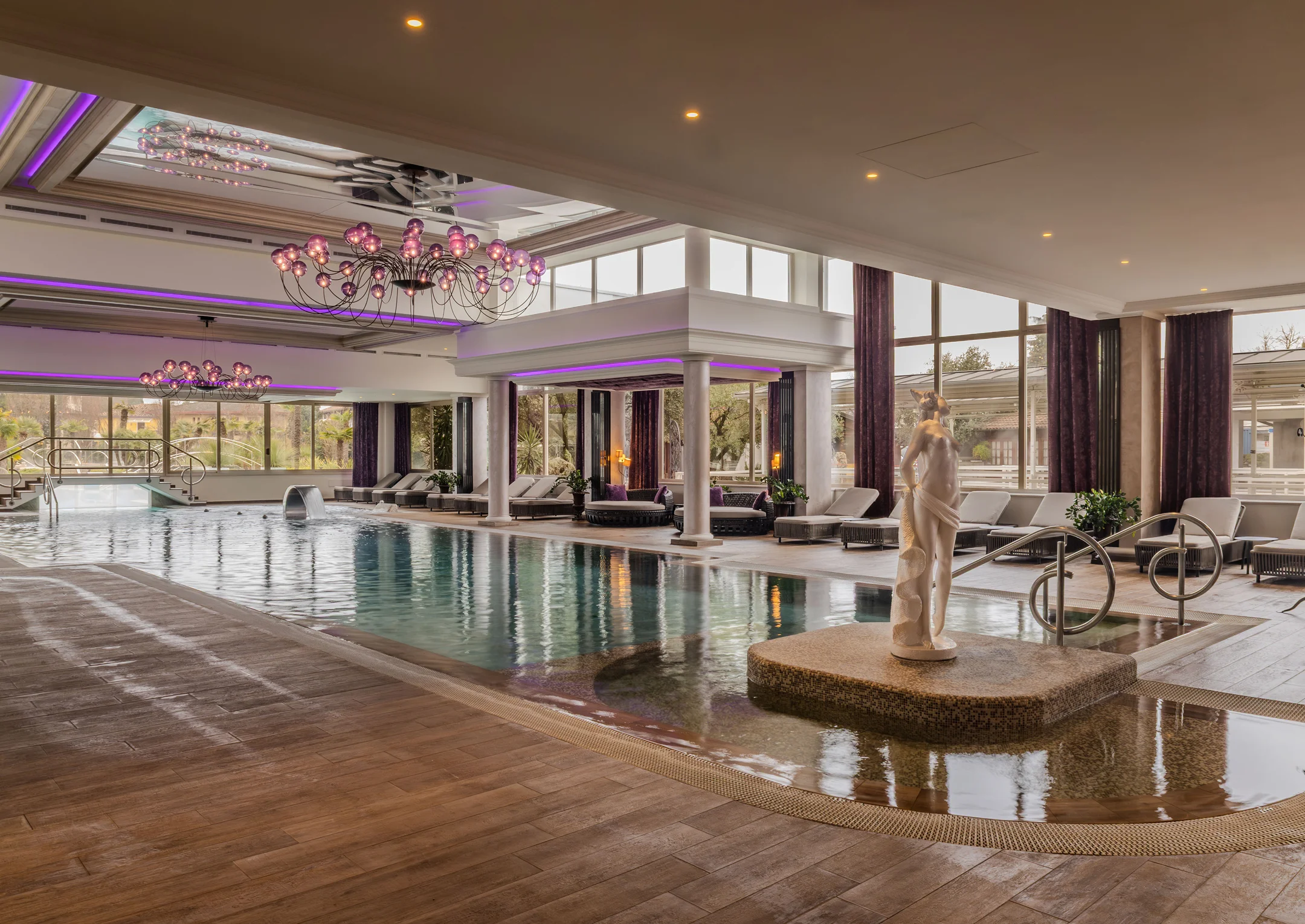 Piscina interna - panoramic view