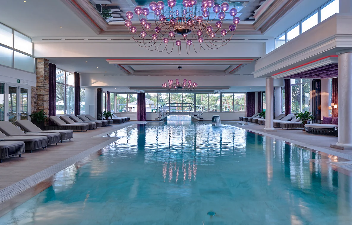 Piscina interna - panoramic view