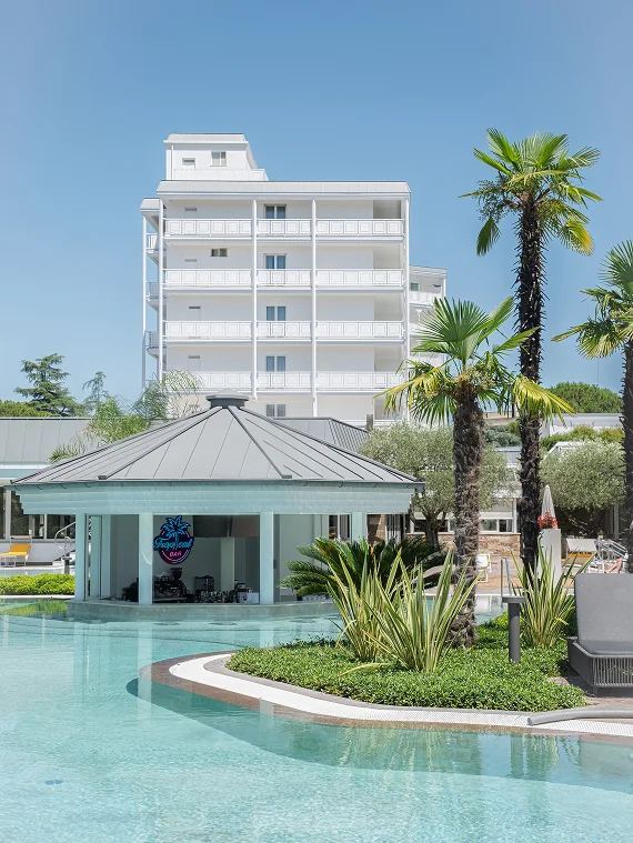 Tropical pool - vista hotel