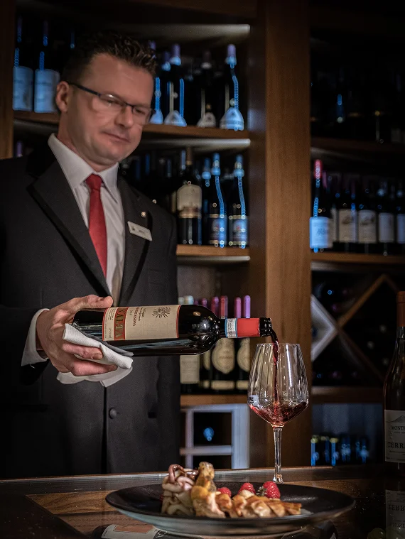 Wine cellar - dettaglio degustazione