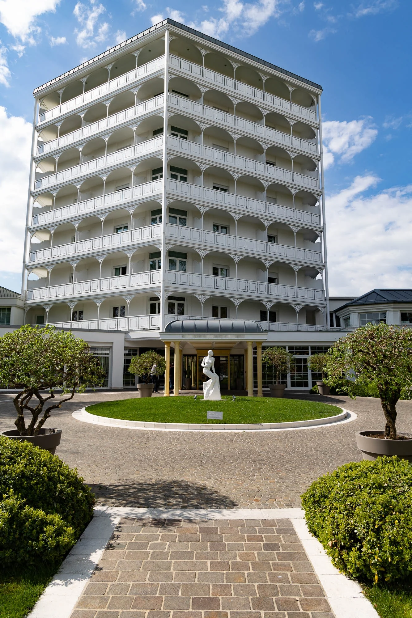 Gallery hotel - vista frontale dell'hotel