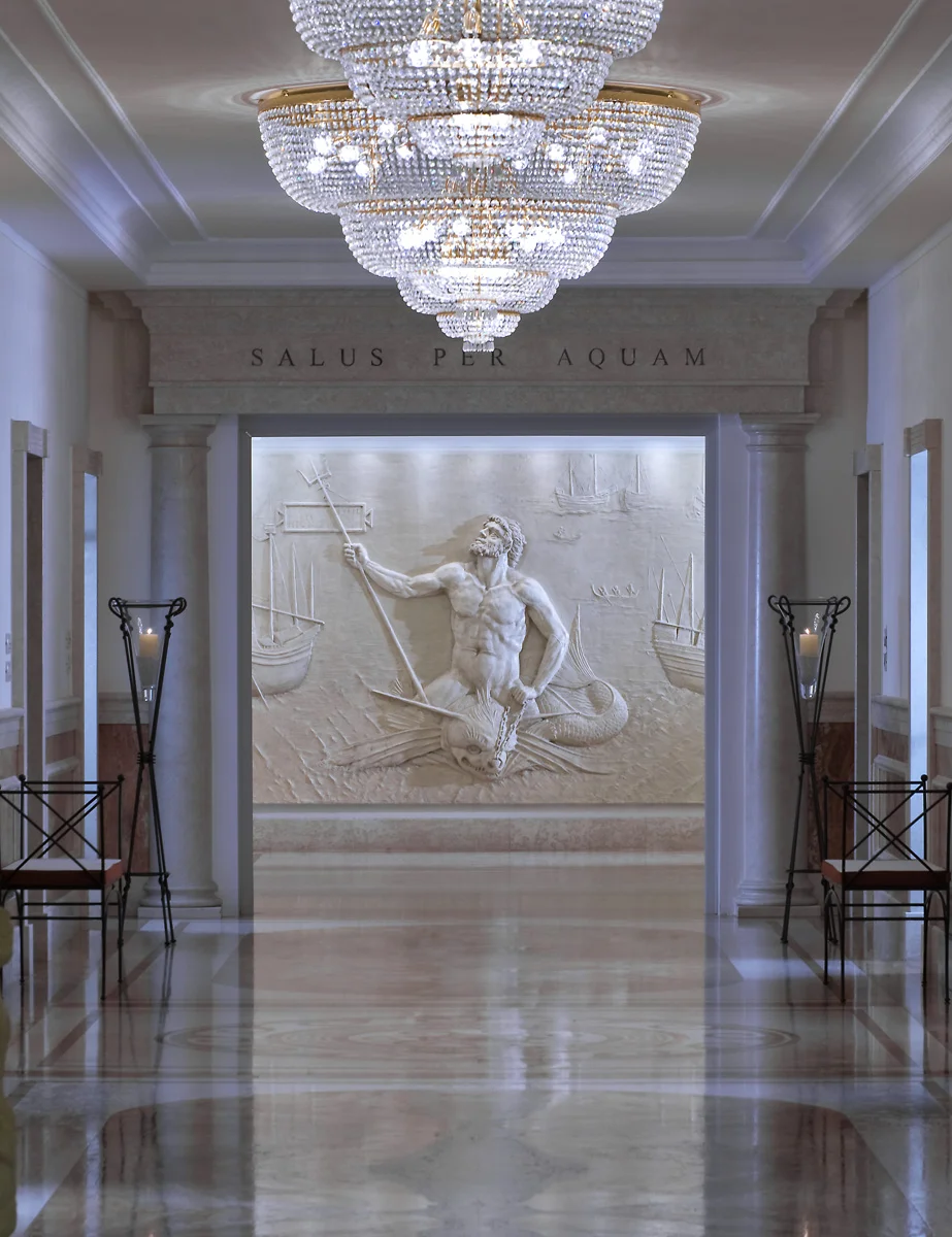 Gallery thermae - Bassorilievo del Tritone